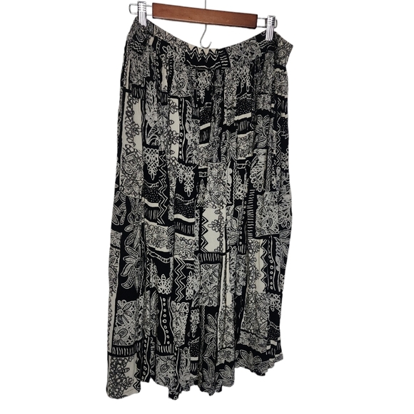 Vintage floral geometic black and white broom skirt - Picture 4 of 6